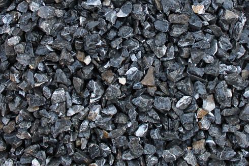 Kamenclub.ru: Щебень крошка черный (мрамор) фр. 20-40 мм.  купить в Ростове-на-Дону мрамор черный с белыми прожилками мраморная каменная крошка 11000 руб/т   фото КАМЕНЬ КЛУБ