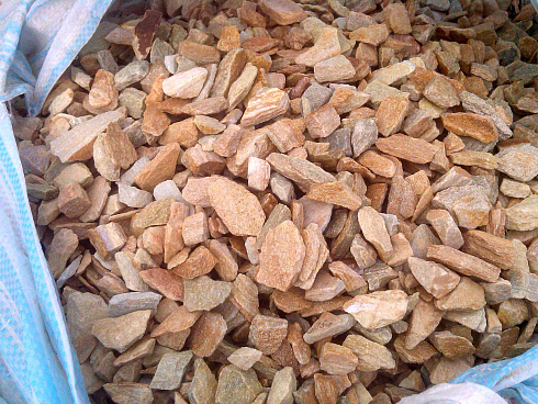 Kamenclub.ru: Щебень крошка желтый (ЗЛАТОЛИТ) фр. 20-40 мм.  купить в Ростове-на-Дону златолит бежевый, золотистый, желтый декоративная каменная крошка 10800 руб/т   фото КАМЕНЬ КЛУБ