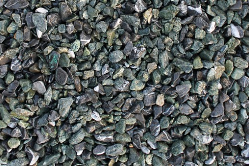 Kamenclub.ru: Мраморная крошка (щебень галтованный микс:зеленый-черный) фр.10-20 мм.  купить в Ростове-на-Дону мрамор зеленый, черный декоративные ландшафтные окатанные округлые камни щебня 14500 руб/т   фото КАМЕНЬ КЛУБ