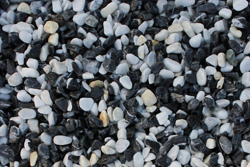 Kamenclub.ru: Мраморная крошка (щебень галтованный микс:: серый-зеленый-розовый) фр.10-20 мм.  купить в Ростове-на-Дону мрамор серый, зеленый, розовый щебень окатанный округлый декоративный ландшафтный 15500 руб/т   фото КАМЕНЬ КЛУБ