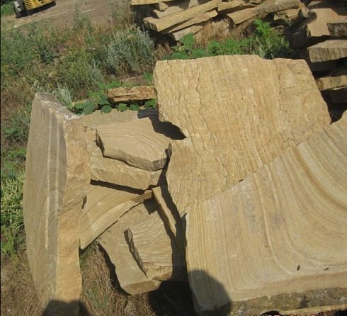 Kamenclub.ru: Форматный камень (плаха) пошаговая дорожка от 70-150 см (4 -12 см)  купить в Ростове-на-Дону плитняк  форматный плаха желтый песчаник 9 000 руб/т   фото КАМЕНЬ КЛУБ