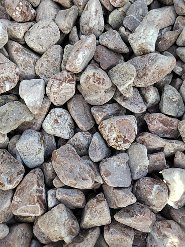 Kamenclub.ru: Мраморная крошка (щебень галтованный розовый) фр.10-20 мм.  купить в Ростове-на-Дону мрамор розовый, красный ландшафтный декоративный окатанный округлый щебень 15000 руб/т   фото КАМЕНЬ КЛУБ
