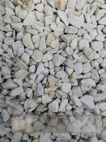 Kamenclub.ru: Мраморная крошка, щебень, цвет-белый, фр. 10-20 мм.  купить в Ростове-на-Дону мрамор белый, молочный айвори каменная ландшафтная декоративная крошка шебня 12000 руб/т   фото КАМЕНЬ КЛУБ