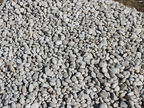 Kamenclub.ru: Галька речная окат (серо-белая) фр. 70-120 мм купить  в Ростове-на-Дону галька галечник бело-серая, серо-белая, серая, белая речная природная галька  8000 руб/т   фото КАМЕНЬ КЛУБ