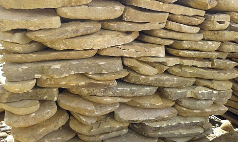 Kamenclub.ru: Песчаник колотый для облицовки (фр. 2-3 см)  купить в Ростове-на-Дону песчаник бежевый серый рыжий песчаник строительный 5000 руб/т   фото КАМЕНЬ КЛУБ