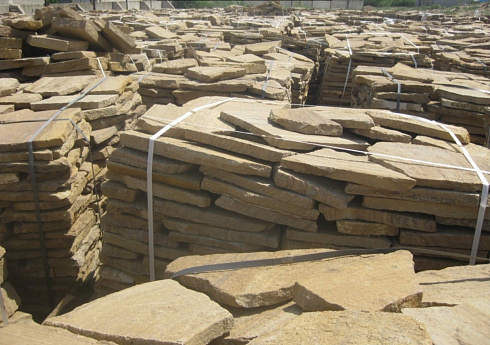 Kamenclub.ru: Песчаник пластушка желтый с рисунком (3 см)  купить в Ростове-на-Дону песчаник желтый с рисунком, рыжий, желтый песчаник пластушка ландшафтная рваная 8 500 руб/м3   фото КАМЕНЬ КЛУБ