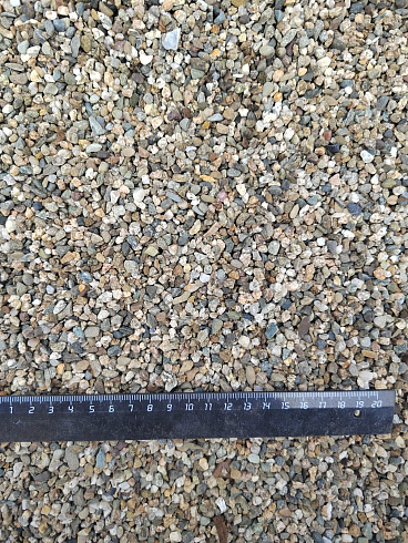 Kamenclub.ru: Галька речная окат (серая) фр.3-5 мм купить  в Ростове-на-Дону галька речная серая бежевый темно-серый окатанный речной камень округлый 9500 руб/т   фото КАМЕНЬ КЛУБ