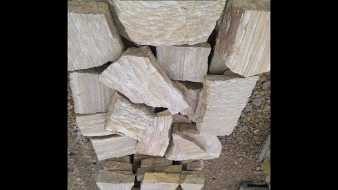 Kamenclub.ru: Песчаник пластушка желтый с рисунком (4-6 см)  купить в Ростове-на-Дону плитняк пластушка желтый с рисунком песчаник 9 000 руб/м3   фото КАМЕНЬ КЛУБ