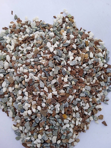Kamenclub.ru: Мраморная крошка (щебень галтованный микс:: белый-черный) фр.5-10 мм  купить в Ростове-на-Дону мрамор белый, черный, молочный, серый галтовка мраморная окатанная декоративная ландшафтная 15500 руб/т   фото КАМЕНЬ КЛУБ