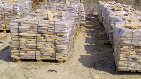 Kamenclub.ru: Песчаник пластушка галтованный желтый с рисунком (3 см)  купить в Ростове-на-Дону плитняк - пластушка желтый песчаник 21000 руб/м3   фото КАМЕНЬ КЛУБ