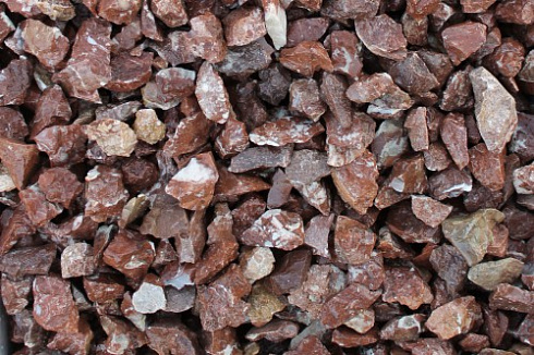 Kamenclub.ru: Мраморная крошка (щебень крошка розовый) фр. 3-5 мм.  купить в Ростове-на-Дону мрамор розовый, красный декоративная ландшафтная мраморная крошка 11500 руб/т   фото КАМЕНЬ КЛУБ