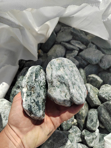 фото Галтованный жадеит (фр. 70-100 мм)  купить в Ростове-на-Дону в интернет-портале КАМЕНЬ КЛУБ