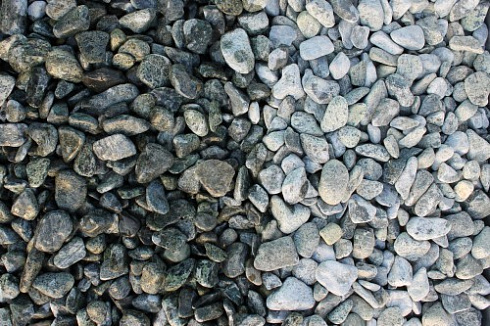 Kamenclub.ru: Щебень галтованный зеленый (змеевик) фр. 20-40 мм.  купить в Ростове-на-Дону мрамор зеленый, салатовый оголтованный щебень мраморный 12500 руб/т   фото КАМЕНЬ КЛУБ