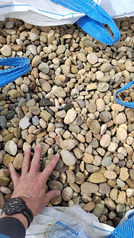 Kamenclub.ru: Галька речная окат рыжая фр. 20-40 мм. купить  в Ростове-на-Дону галька речная окатанная рыжая желтая серая округлая речная галька 5000 руб/т   фото КАМЕНЬ КЛУБ