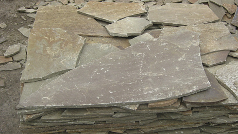 Kamenclub.ru: Песчаник пластушка серо-зеленый (1,5 см)  купить в Ростове-на-Дону плитняк - пластушка серо-зеленый, серый, зеленый пластушка рваная ландшафтная колотая 10200 руб/м3   фото КАМЕНЬ КЛУБ