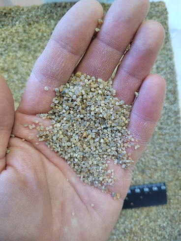 Кварцевый песок для площадок фр. 0,8 - 2 мм.  купить в Ростове-на-Дону фото Камень Клуб