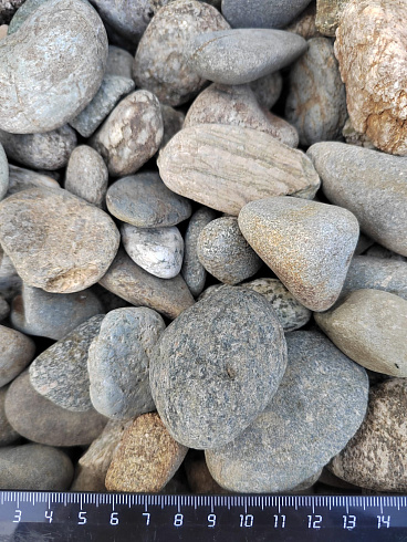 Kamenclub.ru: Галька речная окат (пестрая) фр. 20-40 мм. купить  в Ростове-на-Дону галька речная пестрая, серая, серые оттенки галька речная окатанная округлая 5000 руб/т   фото КАМЕНЬ КЛУБ