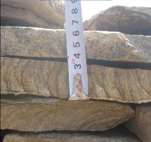 Kamenclub.ru: Песчаник пластушка желтый с рисунком (3 см)  купить в Ростове-на-Дону песчаник желтый с рисунком, рыжий, желтый песчаник пластушка ландшафтная рваная 8 500 руб/м3   фото КАМЕНЬ КЛУБ