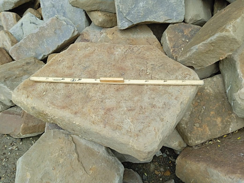 Kamenclub.ru: Песчаник для мощения дорожек, площадок, парковок ( фр 5-10 см)  купить в Ростове-на-Дону песчаник  серый желтый коричневый рыжий песчаник оголтованный окатанный 6500 руб/т   фото КАМЕНЬ КЛУБ