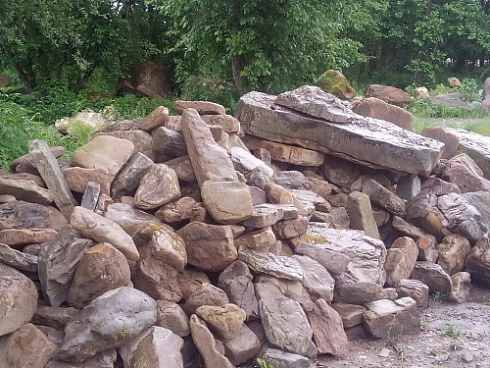 Kamenclub.ru: Песчаник декоративный ландшафтный (фр. 300-500 мм)  купить в Ростове-на-Дону песчаник желтый рыжий серый зеленый валун речной окатанный природный песчаника 4 500 руб/т   фото КАМЕНЬ КЛУБ