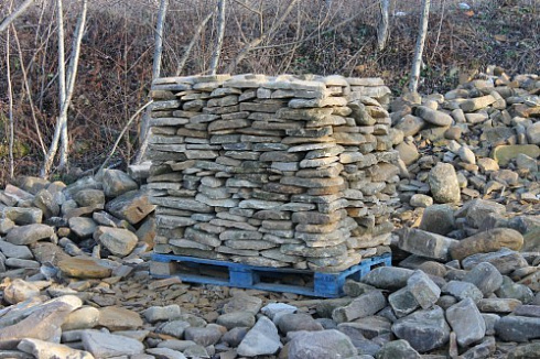 Kamenclub.ru: Песчаник колотый для облицовки (фр. 2-3 см)  купить в Ростове-на-Дону песчаник бежевый серый рыжий песчаник строительный 5000 руб/т   фото КАМЕНЬ КЛУБ