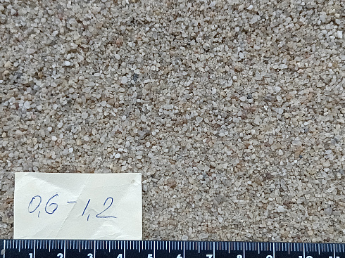 Кварцевый песок для площадок фр. 0,6-1,2 мм.  купить в Ростове-на-Дону фото Камень Клуб