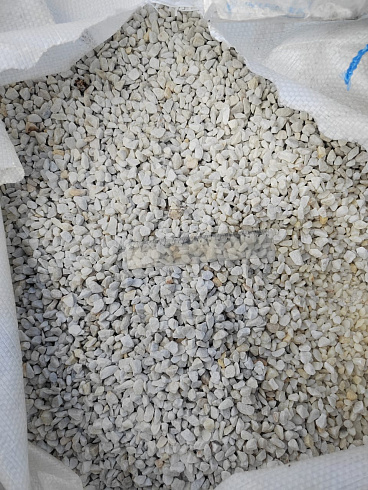 Kamenclub.ru: Мраморная крошка, щебень, цвет-белый, фр. 5-10 мм.  купить в Ростове-на-Дону мрамор белый, айвори, молочный мраморная каменная крошка ландшафтная 12000 руб/т   фото КАМЕНЬ КЛУБ