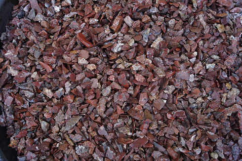 Kamenclub.ru: Щебень крошка красный (ЯШМА) фр. 5-10 мм.  купить в Ростове-на-Дону крошка каменная яшмы красный, бордовый, темно-красный декоративная крошка ландшафтная каменная яшмоидная 8500 руб/т   фото КАМЕНЬ КЛУБ