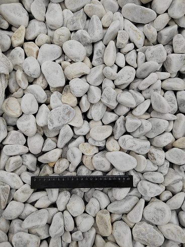Kamenclub.ru: Мраморная крошка (щебень галтованный белый) фр.40-70 мм.  купить в Ростове-на-Дону мрамор белый молочный айвори окатанный округлый природный камень 17000 руб/т   фото КАМЕНЬ КЛУБ