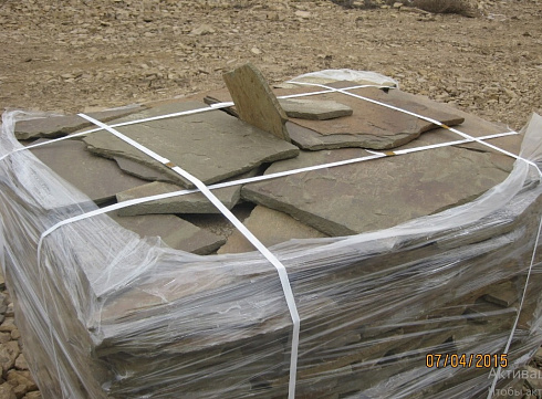 Kamenclub.ru: Песчаник пластушка серо-зеленый (1,5 см)  купить в Ростове-на-Дону плитняк - пластушка серо-зеленый, серый, зеленый пластушка рваная ландшафтная колотая 10200 руб/м3   фото КАМЕНЬ КЛУБ