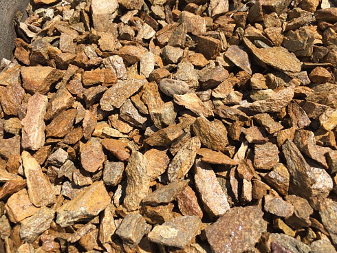 Kamenclub.ru: Щебень крошка желтый (ЗЛАТОЛИТ) фр. 5-10 мм.  купить в Ростове-на-Дону мрамор золотистый, бежевый, желтый каменная ландшафтная декоративная крошка здатолита 8500 руб/т   фото КАМЕНЬ КЛУБ