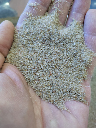 Кварцевый песок для площадок фр. 0,3 - 1 мм.  купить в Ростове-на-Дону фото Камень Клуб