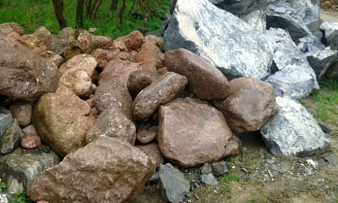 Kamenclub.ru: Конгломераты фр. 300-1000 мм.  купить в Ростове-на-Дону кварц мрамор диабаз коричневый, серый зеленоватый речной валун крупный 6500 руб/т   фото КАМЕНЬ КЛУБ