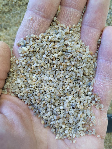 Кварцевый песок для водоподготовки фр. 1,6-3 мм.  купить в Ростове-на-Дону фото Камень Клуб