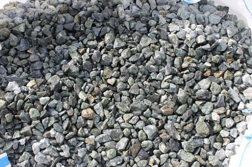 Kamenclub.ru: Щебень крошка зеленый (змеевик) фр. 20-40 мм.  купить в Ростове-на-Дону мрамор зеленый, салатовый ландшафтная мраморная крошка 8500 руб/т   фото КАМЕНЬ КЛУБ