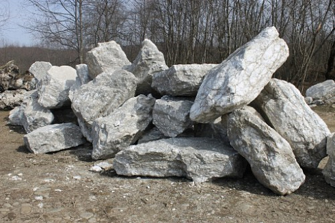 Kamenclub.ru: Мраморизированный известняк фр.500-1500 мм.  купить в Ростове-на-Дону    10000 руб/т   фото КАМЕНЬ КЛУБ