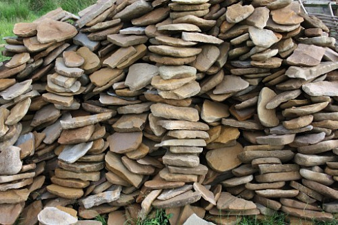 Kamenclub.ru: Песчаник колотый для облицовки (фр. 2-3 см)  купить в Ростове-на-Дону песчаник бежевый серый рыжий песчаник строительный 5000 руб/т   фото КАМЕНЬ КЛУБ