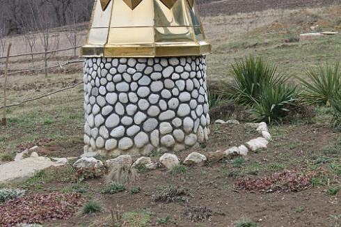 Kamenclub.ru: Галька речная плоская (бело-серая) фр. 100-200-300 мм. купить  в Ростове-на-Дону галька речная плоская серый, белый, бело-серый, серо-белый речная галька плоская  9000 руб/т   фото КАМЕНЬ КЛУБ