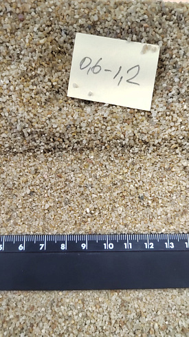 Кварцевый песок для площадок фр. 0,6-1,2 мм.  купить в Ростове-на-Дону фото Камень Клуб