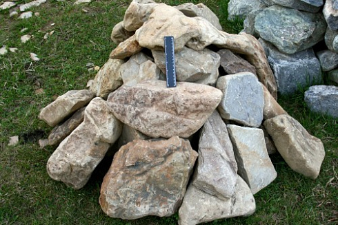 Kamenclub.ru: Песчаник декоративный ландшафтный (фр. 300-500 мм)  купить в Ростове-на-Дону песчаник желтый рыжий серый зеленый валун речной окатанный природный песчаника 4 500 руб/т   фото КАМЕНЬ КЛУБ