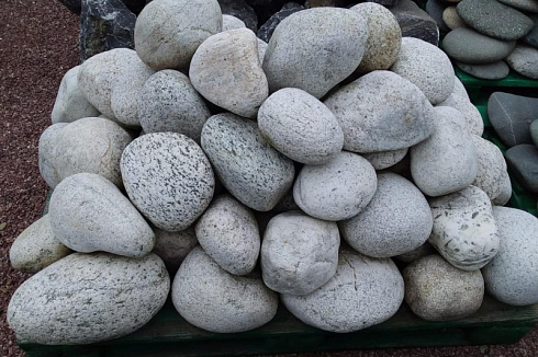 Kamenclub.ru: Бело-серый валунчик фр.100-300 мм.  купить в Ростове-на-Дону крупный камень для ландшафта серый, белый бело-серый валун крупная галька 4500 руб/т   фото КАМЕНЬ КЛУБ