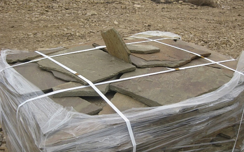 Kamenclub.ru: Песчаник пластушка серо-зеленый (4,0 см- 5,0 см)  купить в Ростове-на-Дону песчаник серо-зеленый, серый, зеленый песчаник рваный ландшафтный колотый 9000 руб/м3   фото КАМЕНЬ КЛУБ