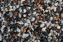 Kamenclub.ru: Мраморная крошка (щебень галтованный микс:белый-черный-розовый-медовый) фр.10-20 мм.  купить в Ростове-на-Дону мрамор белый, медовый, черный, розовый мраморный декоративный ландшафтный окатанный округлый галтованный щебень 15500 руб/т   фото КАМЕНЬ КЛУБ