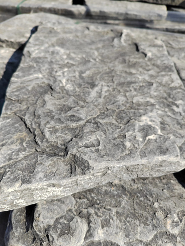 Kamenclub.ru: Песчаник галтованный для облицовки (фр. 2-5 см)  купить в Ростове-на-Дону песчник рыжий желтый серый песчаник окатанный речной 6 000 руб/т   фото КАМЕНЬ КЛУБ