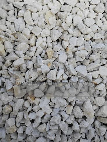 Kamenclub.ru: Мраморная крошка, щебень, цвет-белый, фр. 10-20 мм.  купить в Ростове-на-Дону мрамор белый, молочный айвори каменная ландшафтная декоративная крошка шебня 12000 руб/т   фото КАМЕНЬ КЛУБ