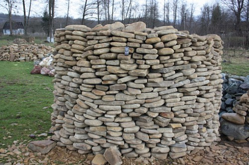 Kamenclub.ru: Песчаник для мощения дорожек, площадок, парковок ( фр 5-10 см)  купить в Ростове-на-Дону песчаник  серый желтый коричневый рыжий песчаник оголтованный окатанный 6500 руб/т   фото КАМЕНЬ КЛУБ