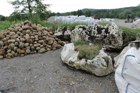 Kamenclub.ru: Песчаник ядра, фр. 100-300 мм  купить в Ростове-на-Дону песчаник бежевый серый рыжий речная галька 5 000 руб/т   фото КАМЕНЬ КЛУБ