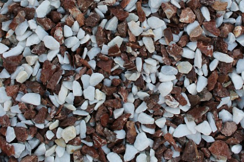 Kamenclub.ru: Мраморная крошка (щебень крошка микс : белый-черный-розовый) фр. 3-5 мм.  купить в Ростове-на-Дону мрамор белый, черный, розовый, разноцветный мраморная каменная крошка декорвтивная 12000 руб/т   фото КАМЕНЬ КЛУБ