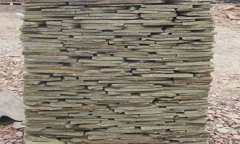 Kamenclub.ru: Песчаник пластушка серо-зеленый (1,5 см)  купить в Ростове-на-Дону плитняк - пластушка серо-зеленый, серый, зеленый пластушка рваная ландшафтная колотая 10200 руб/м3   фото КАМЕНЬ КЛУБ