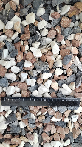 Kamenclub.ru: Мраморная крошка (щебень галтованный микс:белый-зеленый-розовый) фр.20-40 мм.  купить в Ростове-на-Дону мрамор белый, зеленый, розовый мрамор декоративный (галтовка) 15500 руб/т   фото КАМЕНЬ КЛУБ
